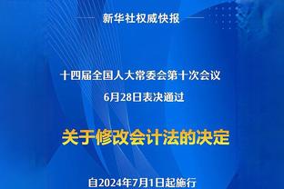 这是假动作吗？字母哥哥背打过程中突然望向球馆上空？